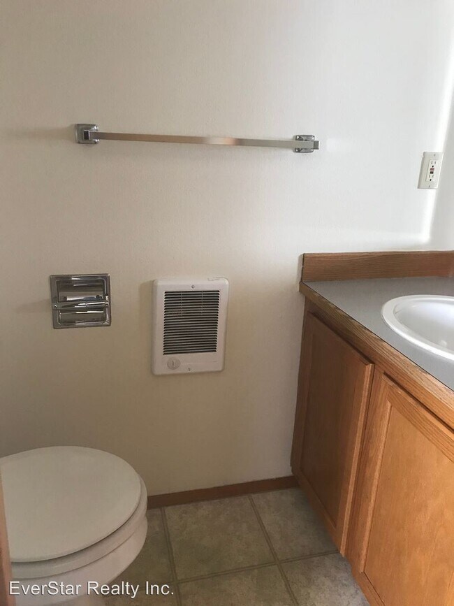 Building Photo - 3 br, 2.5 bath House - 400 S. Morain #7