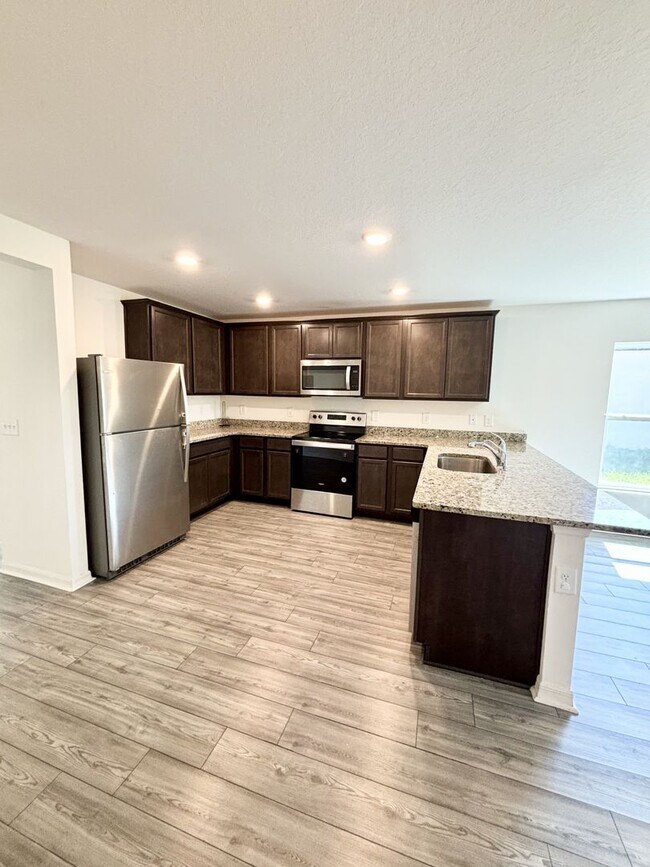Foto del edificio - Your Dundee 4Beds/2Baths dream home – conv...