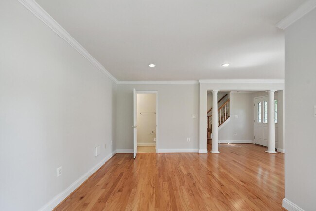Building Photo - 47581 Royal Burnham Terrace