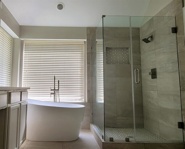 Building Photo - 618 Rivercove Dr