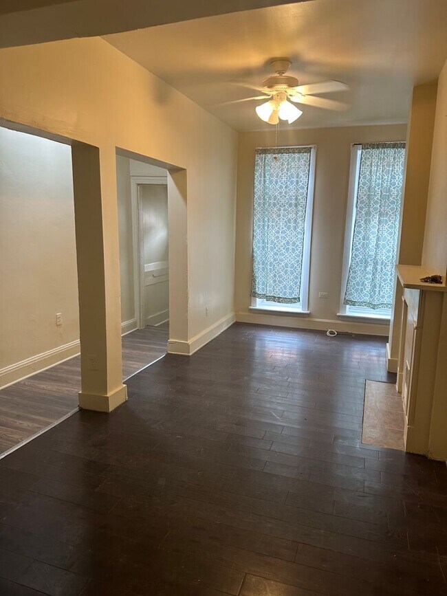 Foto del edificio - Spacious Rooms! W/D! Rear Deck and Yard! C...