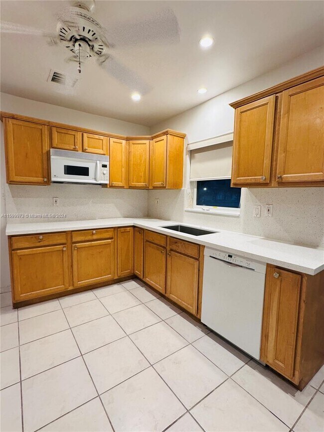Building Photo - 2701 Segovia St