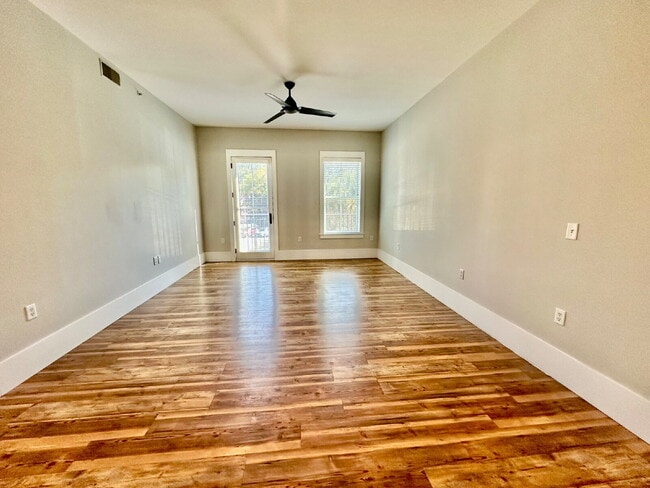 Foto del edificio - Two Bedroom Condo in the Heart of the Bluffton Promenade!