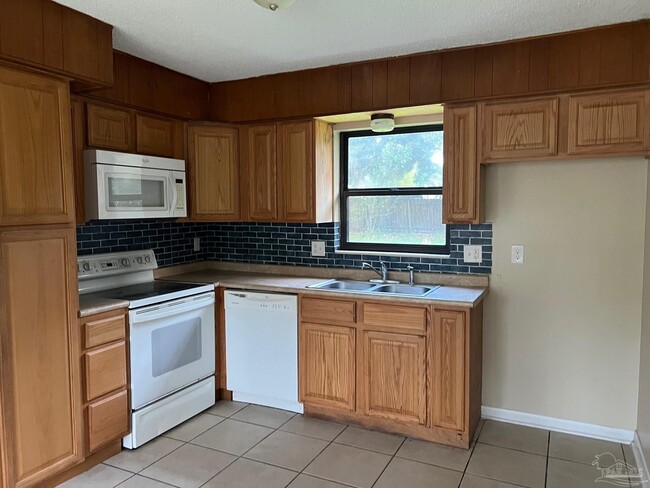 Foto del edificio - 3219 Maplewood Dr