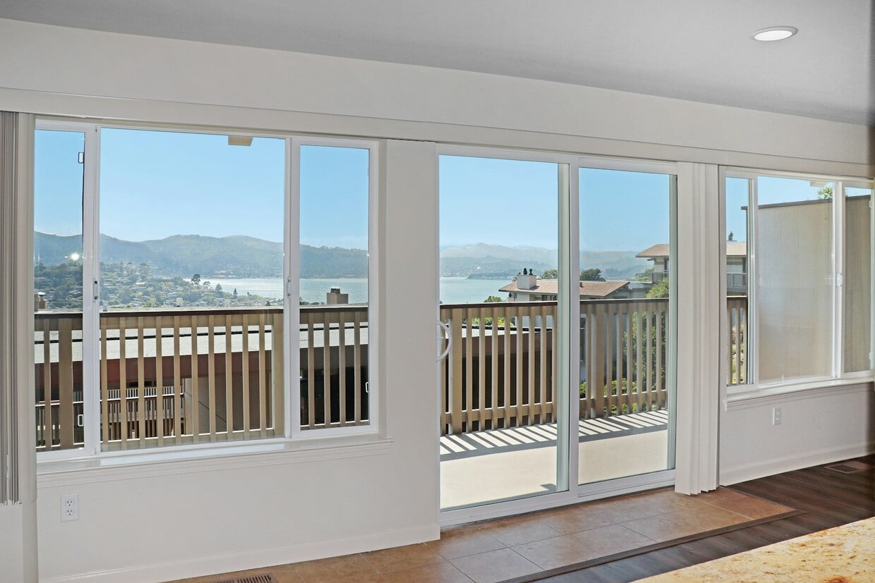 Primary Photo - 55 Marinero Cir