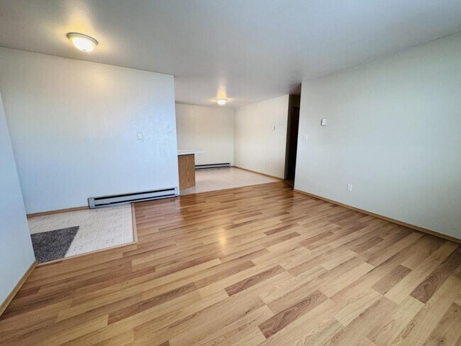 Building Photo - 335 Janet St