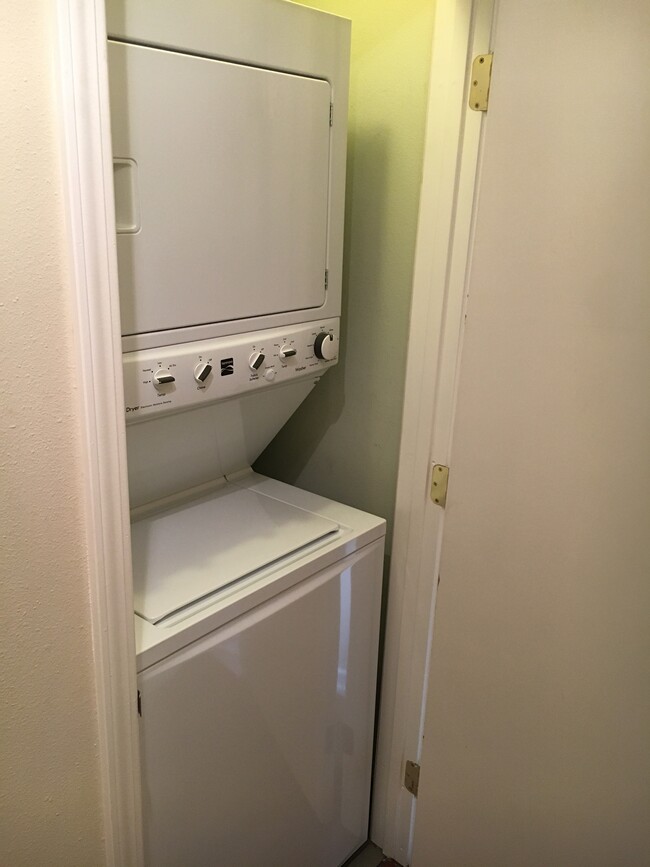 Washer / Dryer - 71 Giffin Rd