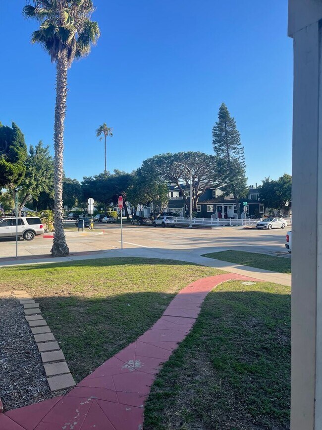 Foto del edificio - Pacific Beach House in Prime Location! Off-Street Parking, Garage, Fenced Backyard & Covered Patio!