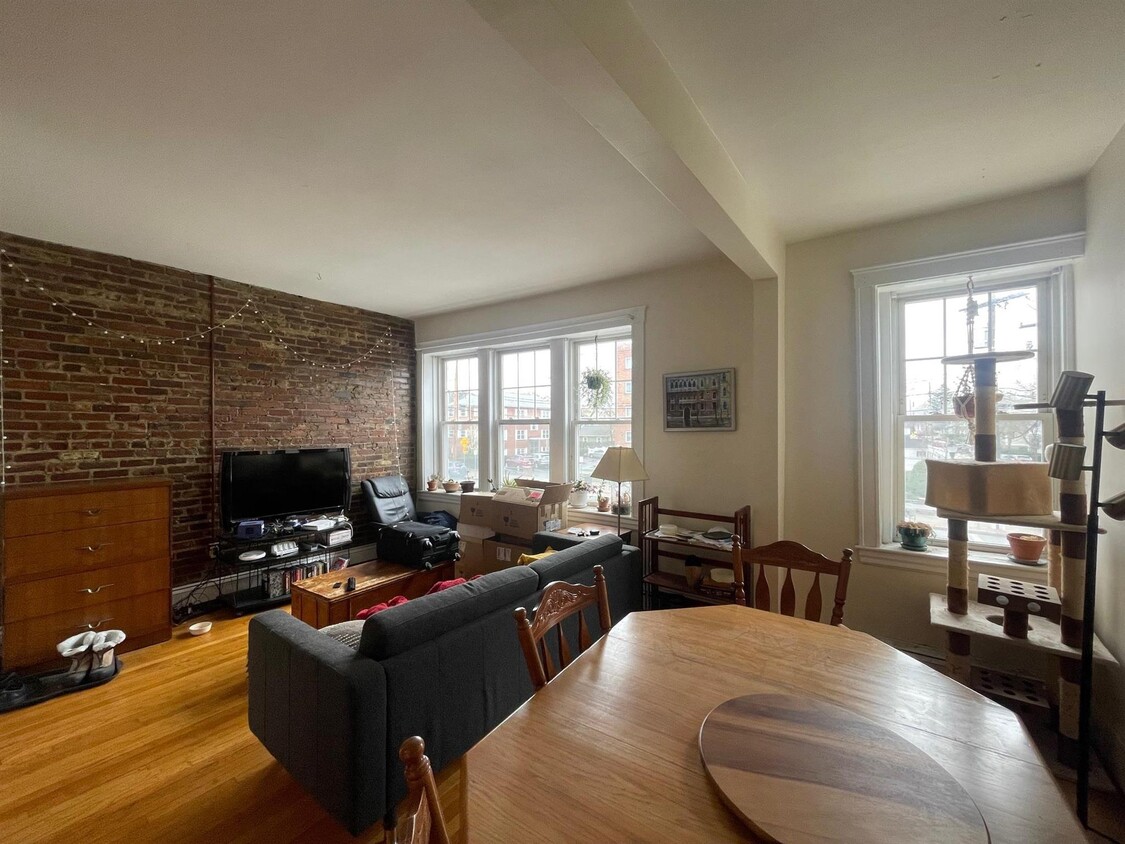 Primary Photo - 220 Massachusetts Ave