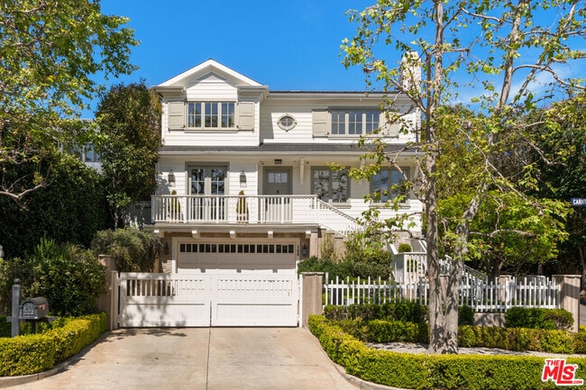 Foto del edificio - 146 N Carmelina Ave