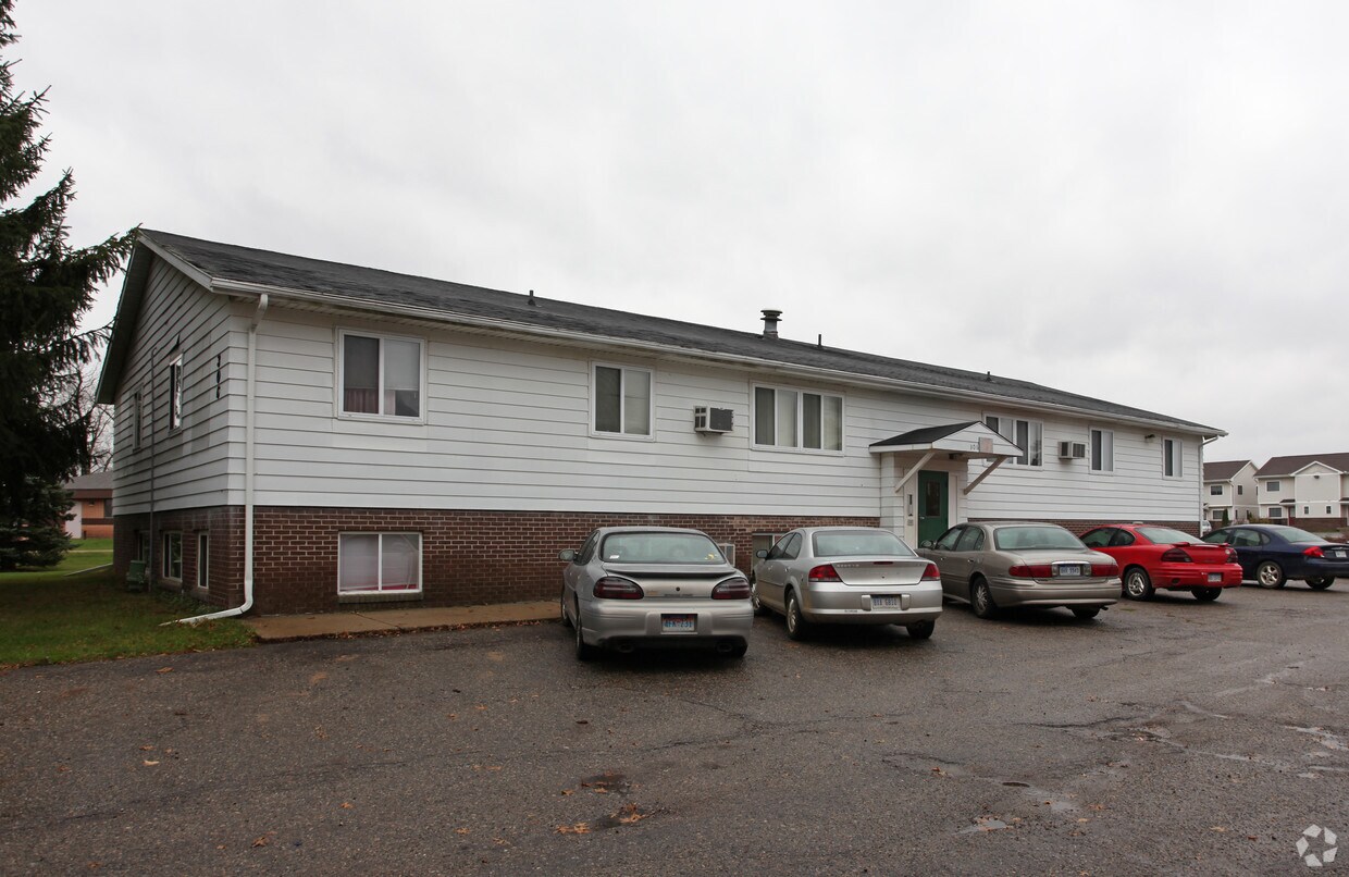 Nelson Arms Apartments Apartments in Charlotte, MI