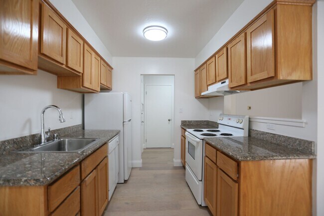 Building Photo - Open House: Sunday(1/7)12:30pm-12:50pm  Ne...