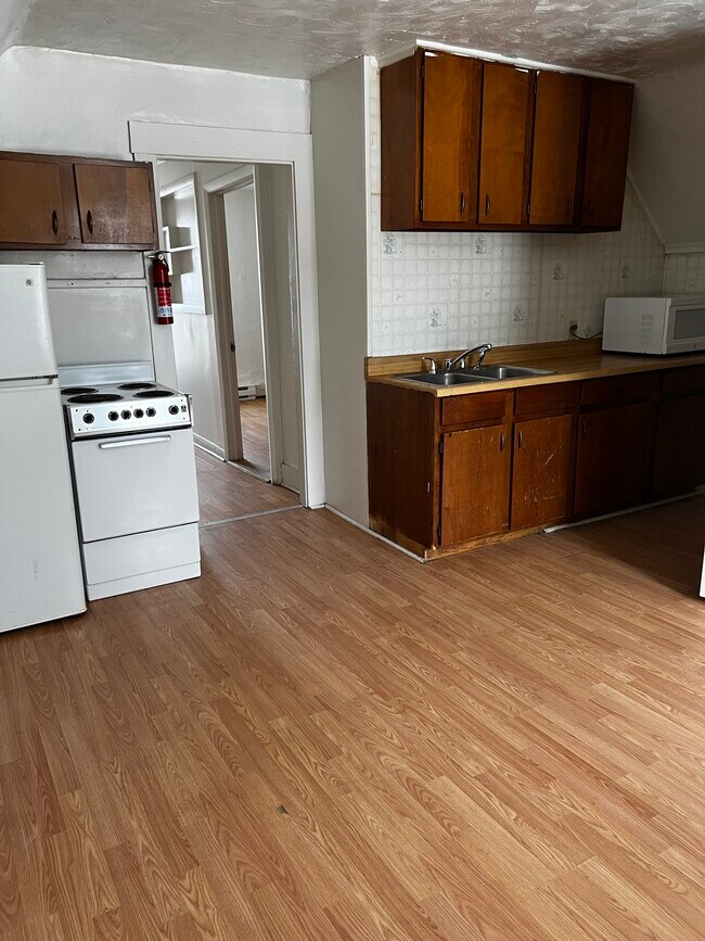 Kitchen - 15 Third St