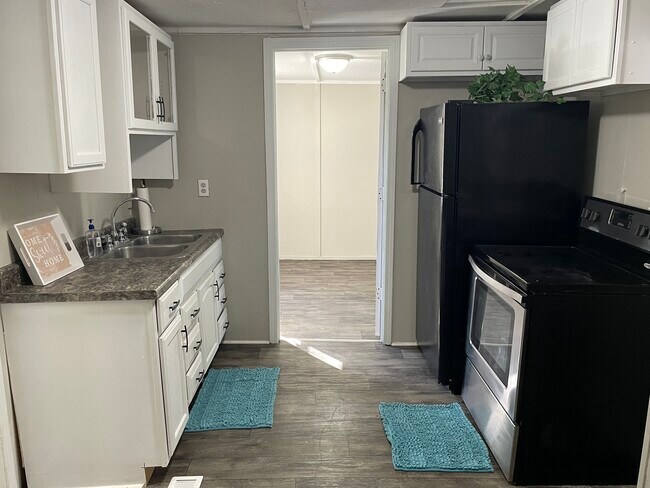 Building Photo - 827 Cumberland Dr