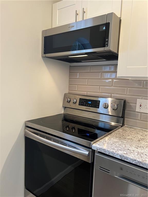 Foto del edificio - 1421 Old Pond Ln