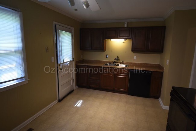 Foto del edificio - 8753 Larsen St