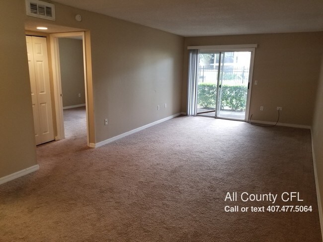 Foto del edificio - 946 Lake Destiny Rd