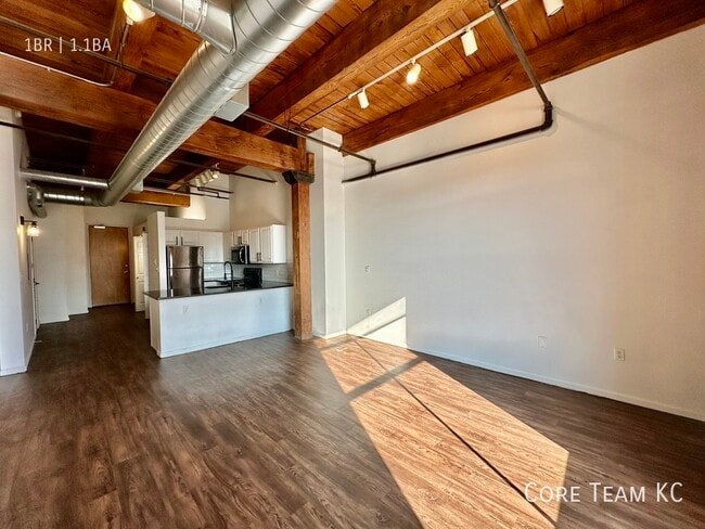 Building Photo - 202 W 5th St