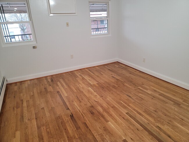 Foto del edificio - 449 Rutland Rd