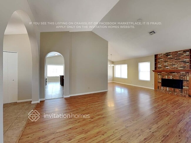Building Photo - 668 E Manor Dr