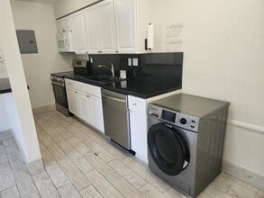 Building Photo - 340 SW 16th Ct