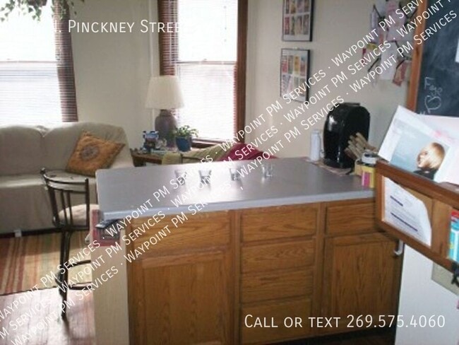 Building Photo - 301 N Pinckney St