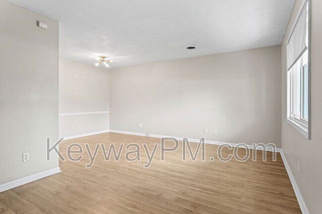 Building Photo - 208 Woodland Dr