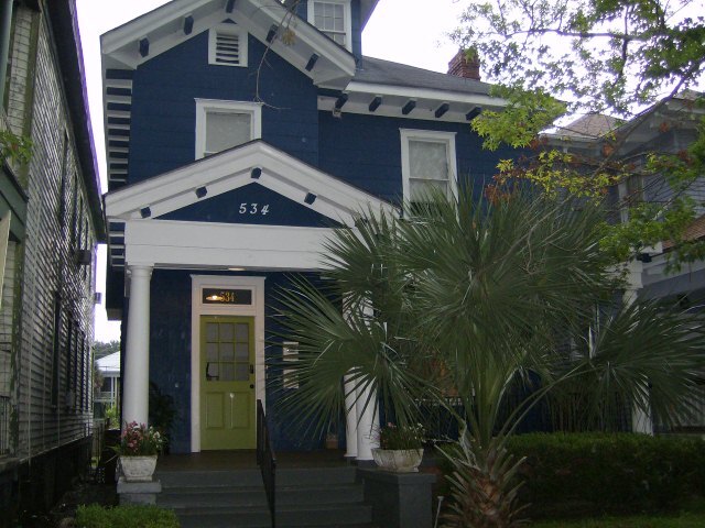 Primary Photo - 534 E Waldburg St