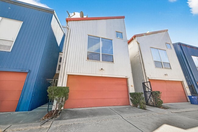 Building Photo - 6911 Yellowstone Way Dr