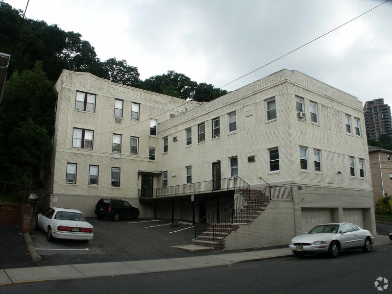 Primary Photo - 260 Undercliff Ave