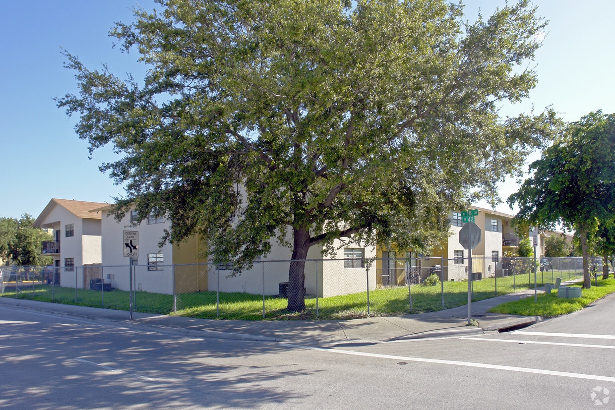 Building Photo - 1780-1792 W 42nd Pl