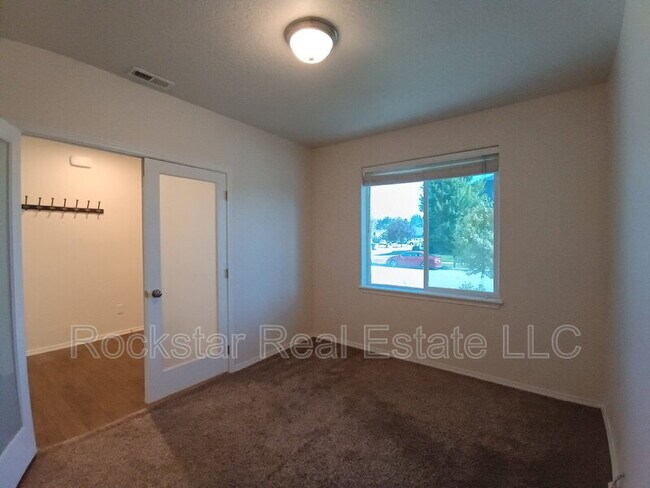 Foto del edificio - 1315 N Rogue River St