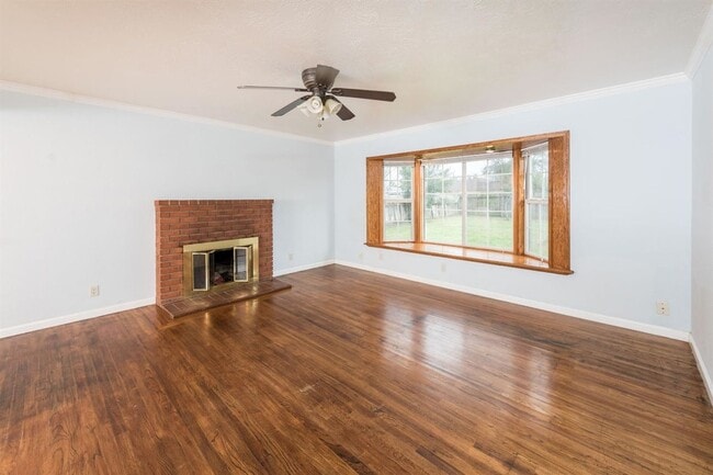 Building Photo - Nicely Remodeled North Fresno 3/1.5