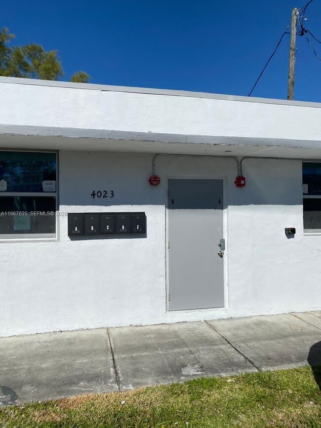 Building Photo - 4023 SW 19th St