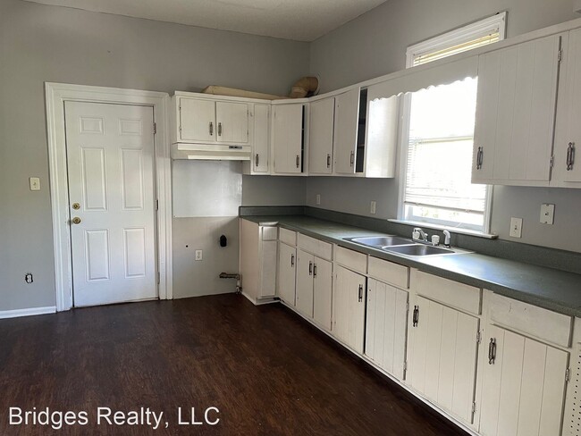 Building Photo - 3 br, 1 bath House - 2016 Clark St