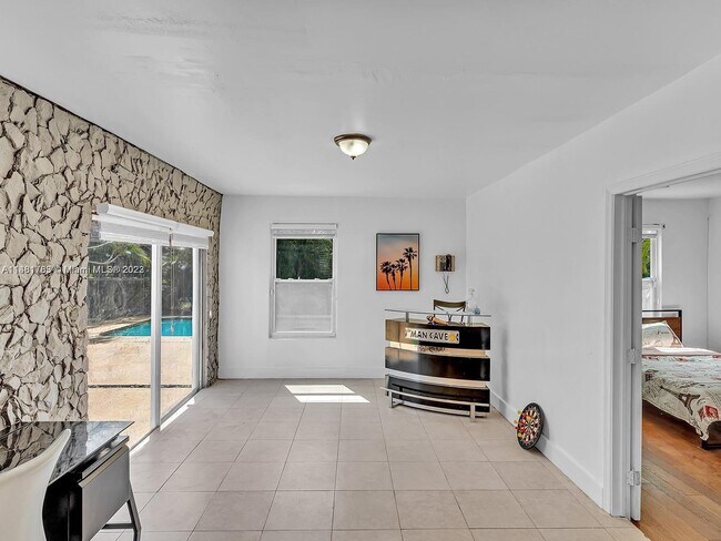 Building Photo - 1530 N 56th Ave