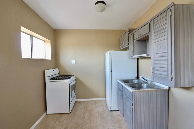 Building Photo - 408 Lesa Ln