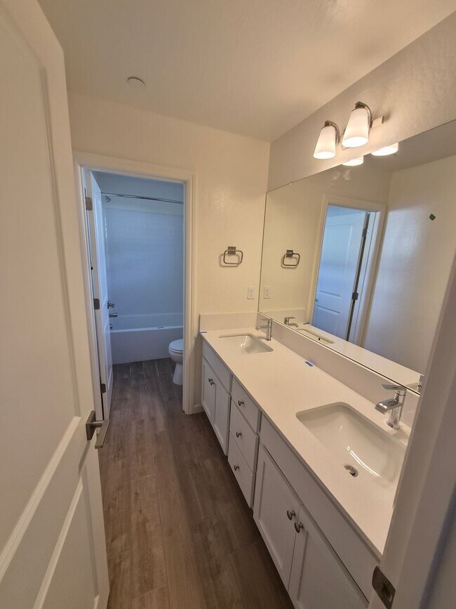 Foto del edificio - Modern 3-Bedroom Home in the Exclusive Ele...