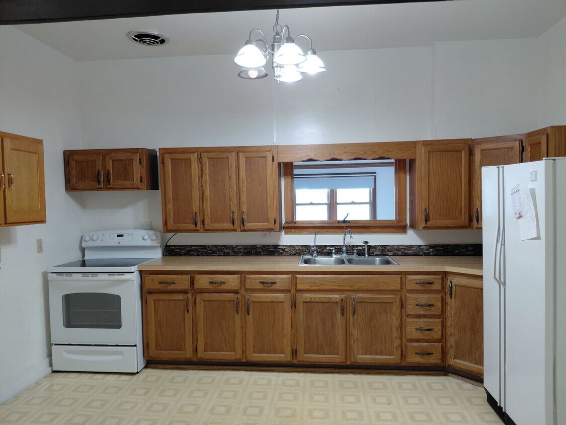 Primary Photo - 703 N 6th St