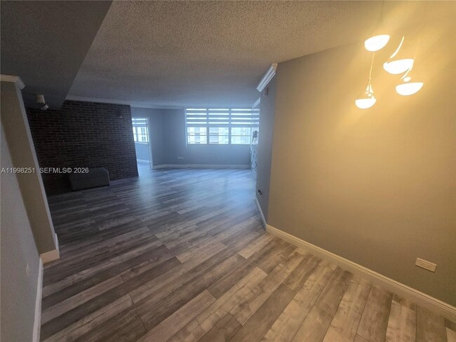 Building Photo - 825 Brickell Bay Dr