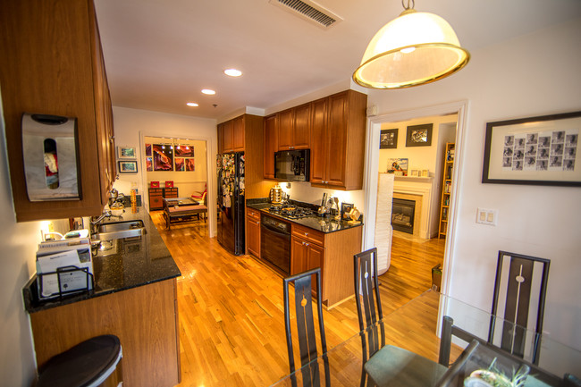 Kitchen - 1735 Peachtree St NE