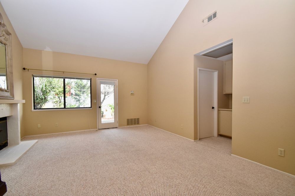Primary Photo - 6 Village Ct