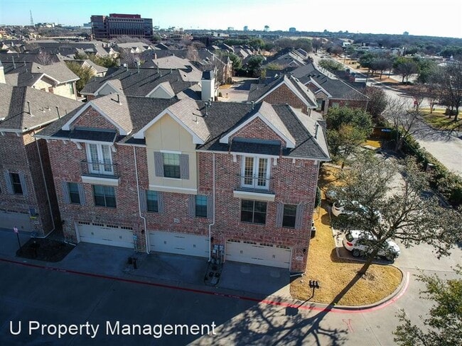 Building Photo - 2002 Azure Pointe