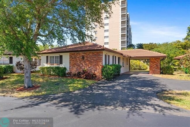Building Photo - 9089 Thunderbird Dr