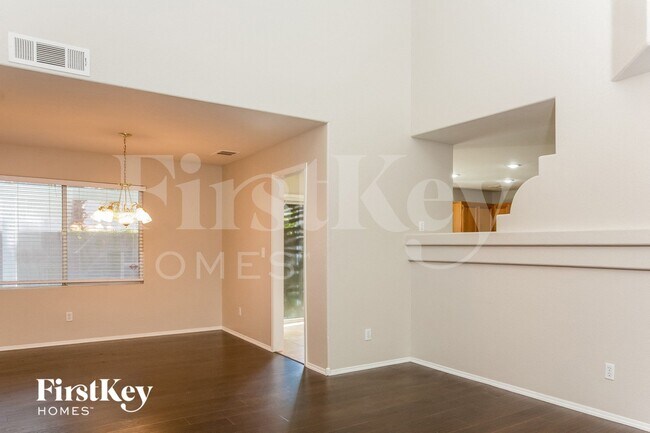 Foto del edificio - 9947 Pioneer Ave