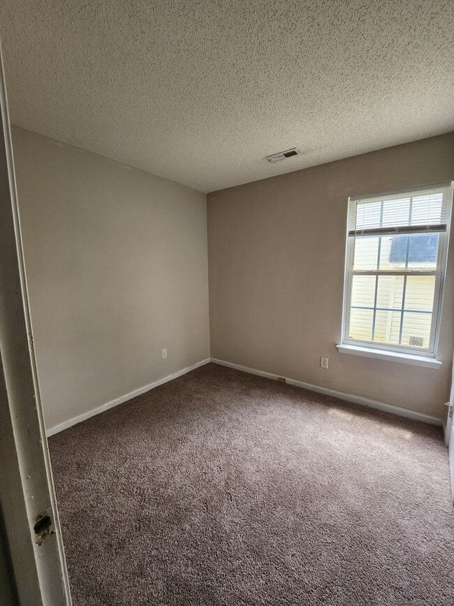 Building Photo - Ranch home in the Fairstone community