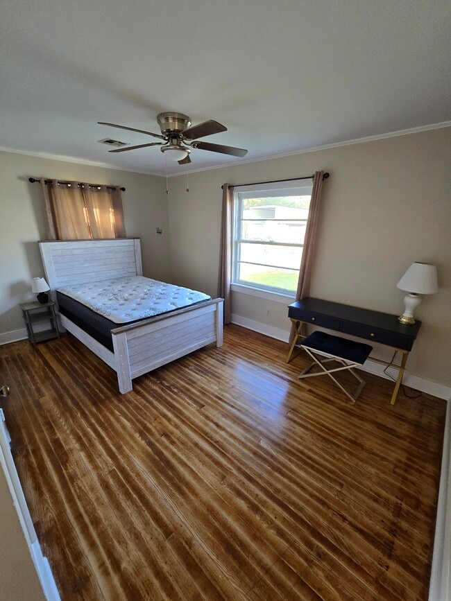 Foto del edificio - 205 W Broussard St