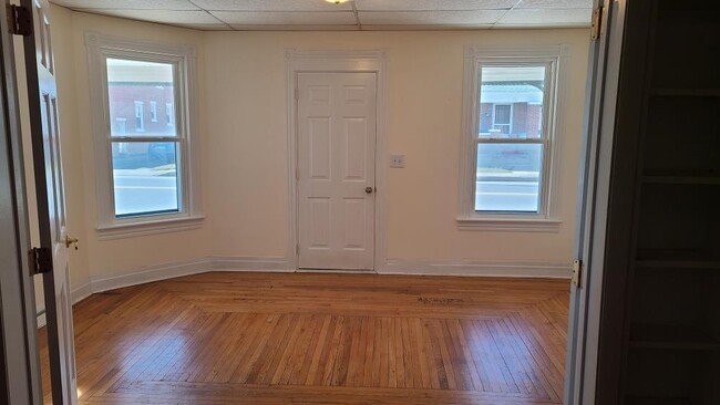 Building Photo - 315 N Market St