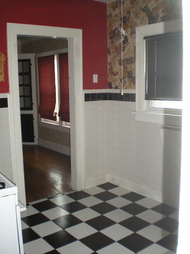 Kitchen/Dining Room - 1651 Victoria Ave