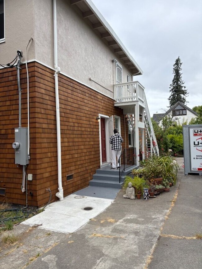 Foto del edificio - Beautiful Remodeled Berkeley 3 Bedroom Dup...